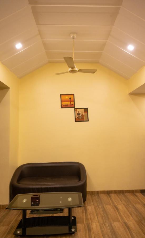 Отель Vijaya Hill View Residency Нави Мумбаи Экстерьер фото
